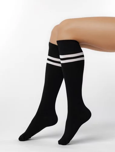 Sosete lungi sub genunchi negre cu dungi Steven S072-003