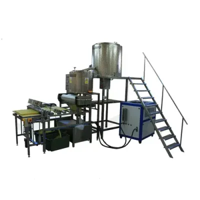 Linie full automat pentru confectionarea fagurilor de ceara prin presare la cald, 15-20 kg faguri pe ora