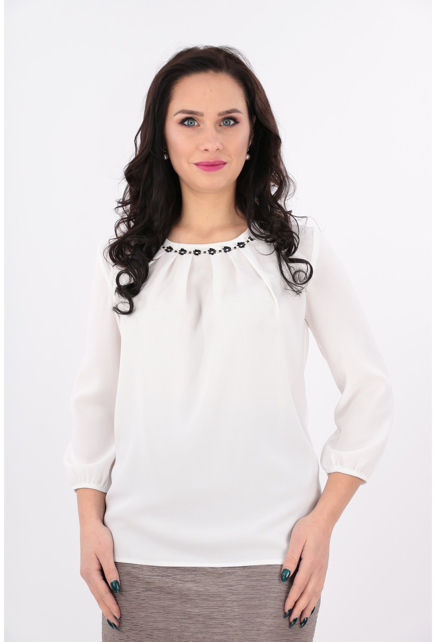 Bluza alba cu broderie