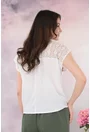 Bluza alba cu dantela pe maneci