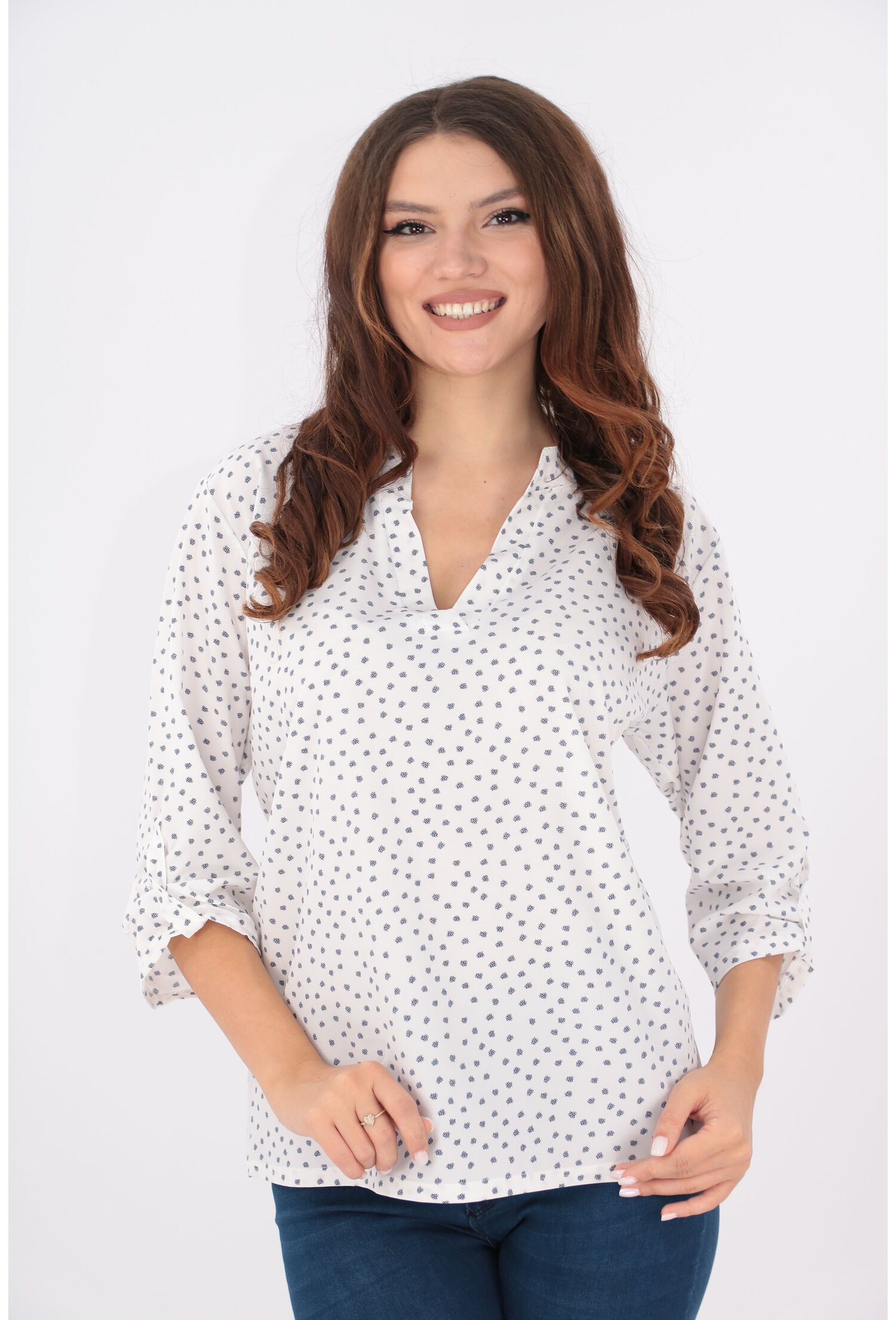 Bluza alba cu desen fin negru si guler tunica