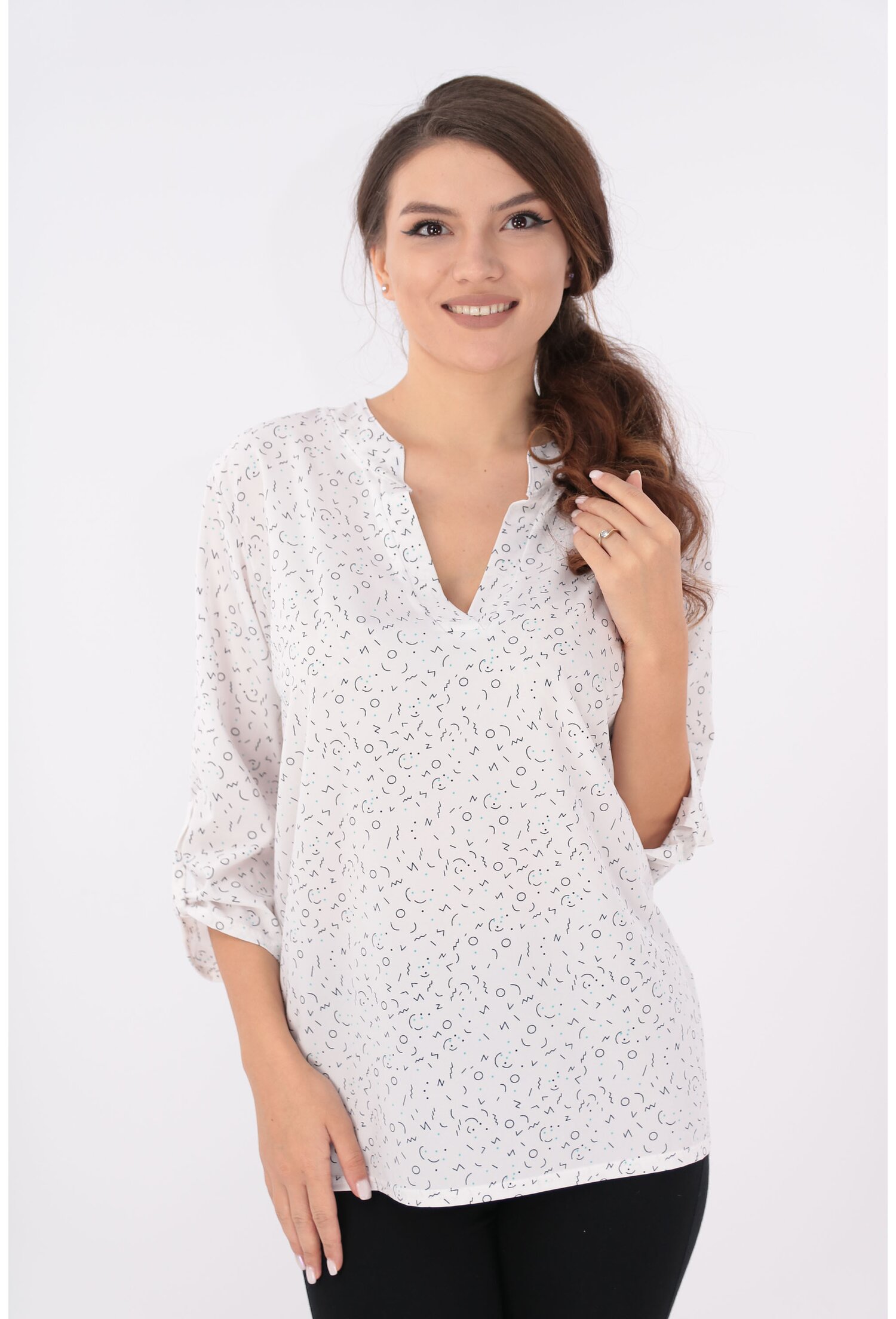 Bluza alba cu desen fin si guler tunica