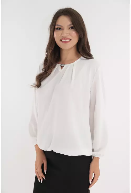 Bluza alba cu pliuri si decupaj la decolteu