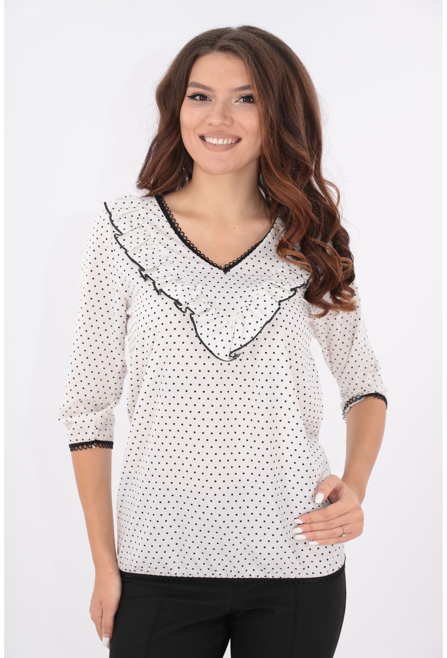 Bluza alba cu volanas la decolteu