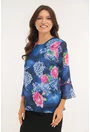 Bluza albastra cu flori maxi roz si volanase la maneci