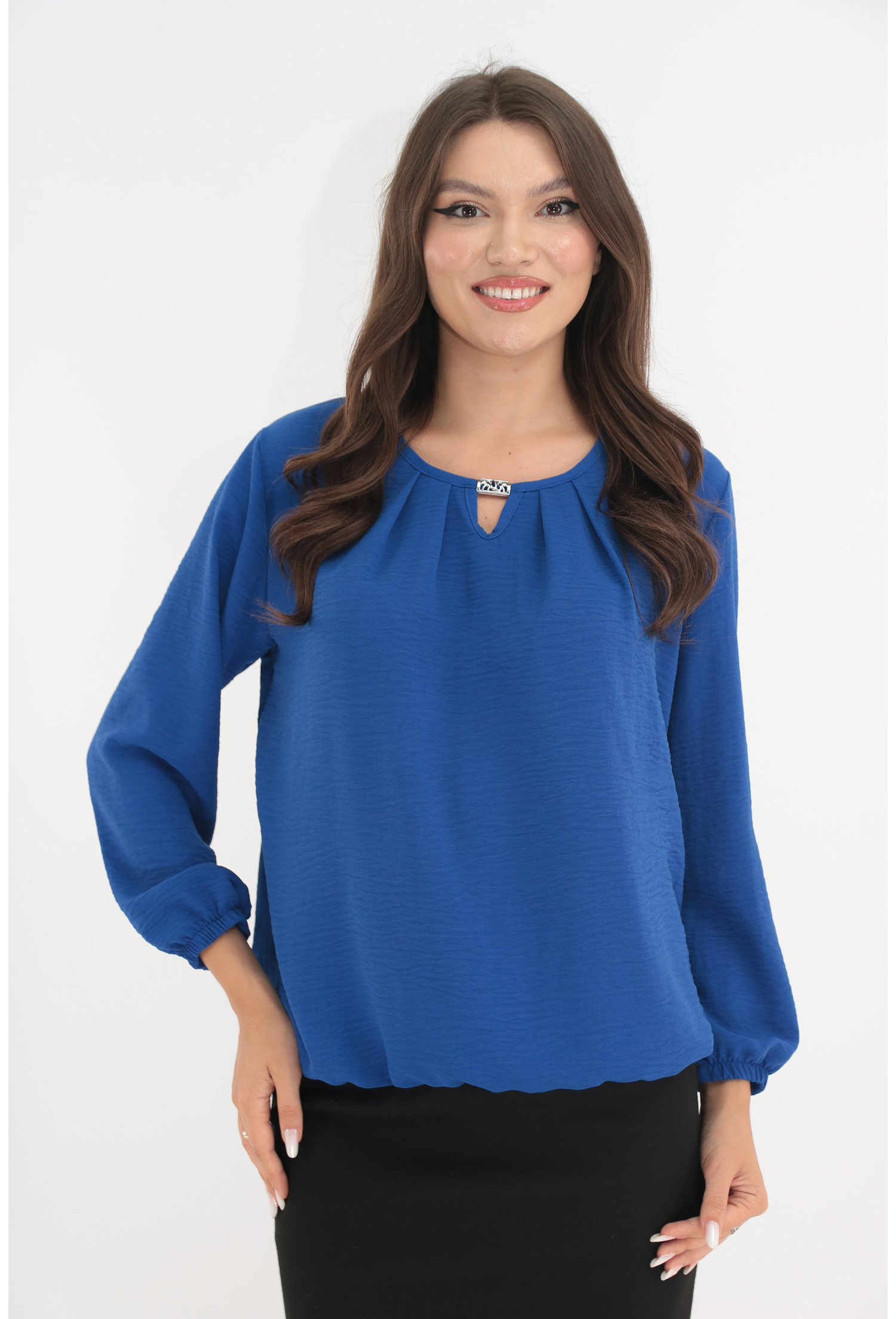 Poze Bluza albastra cu pliuri si decupaj la decolteu