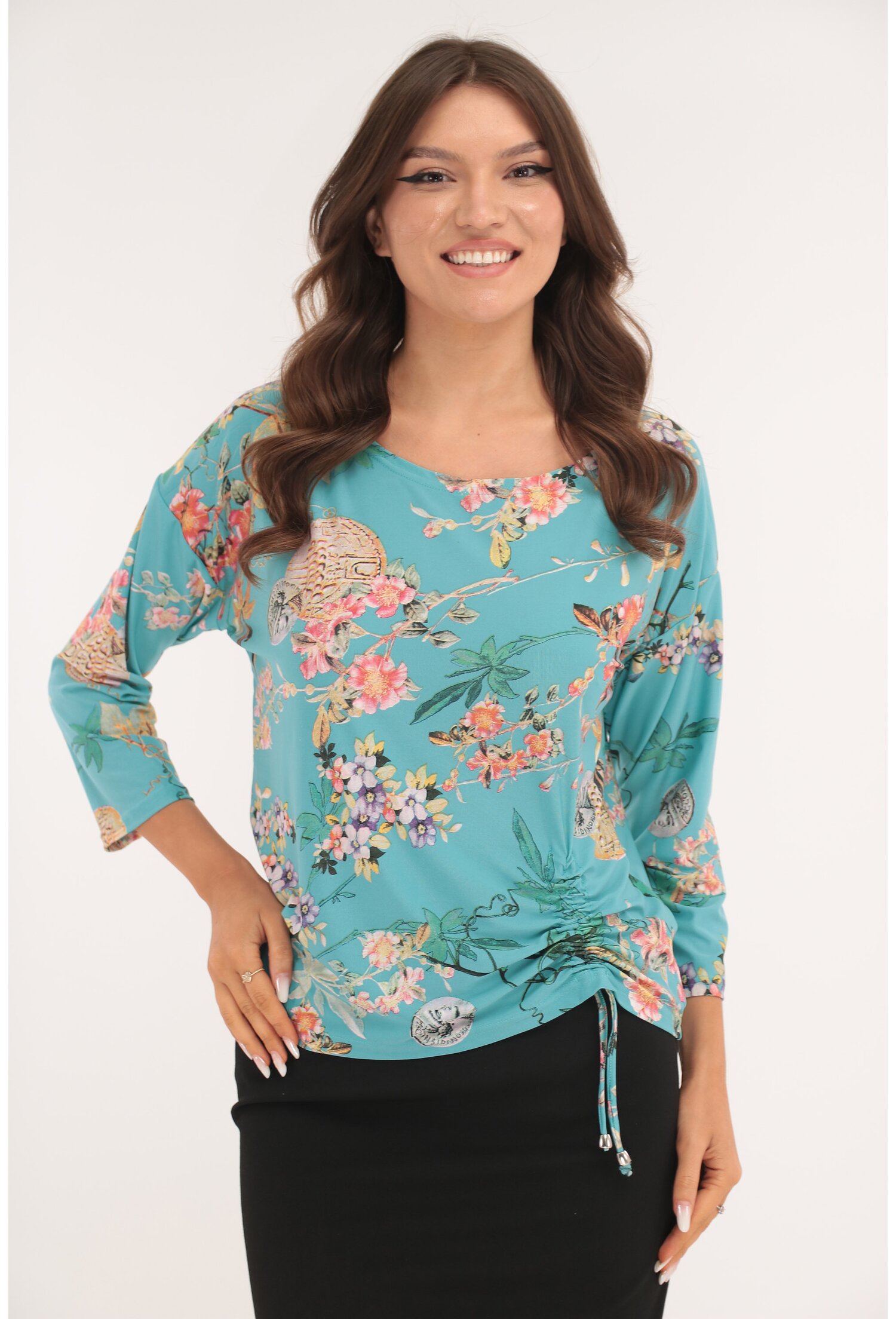 Bluza aqua cu print floral si cu siret lateral