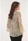 Bluza bej cu print floral si volanase la maneci