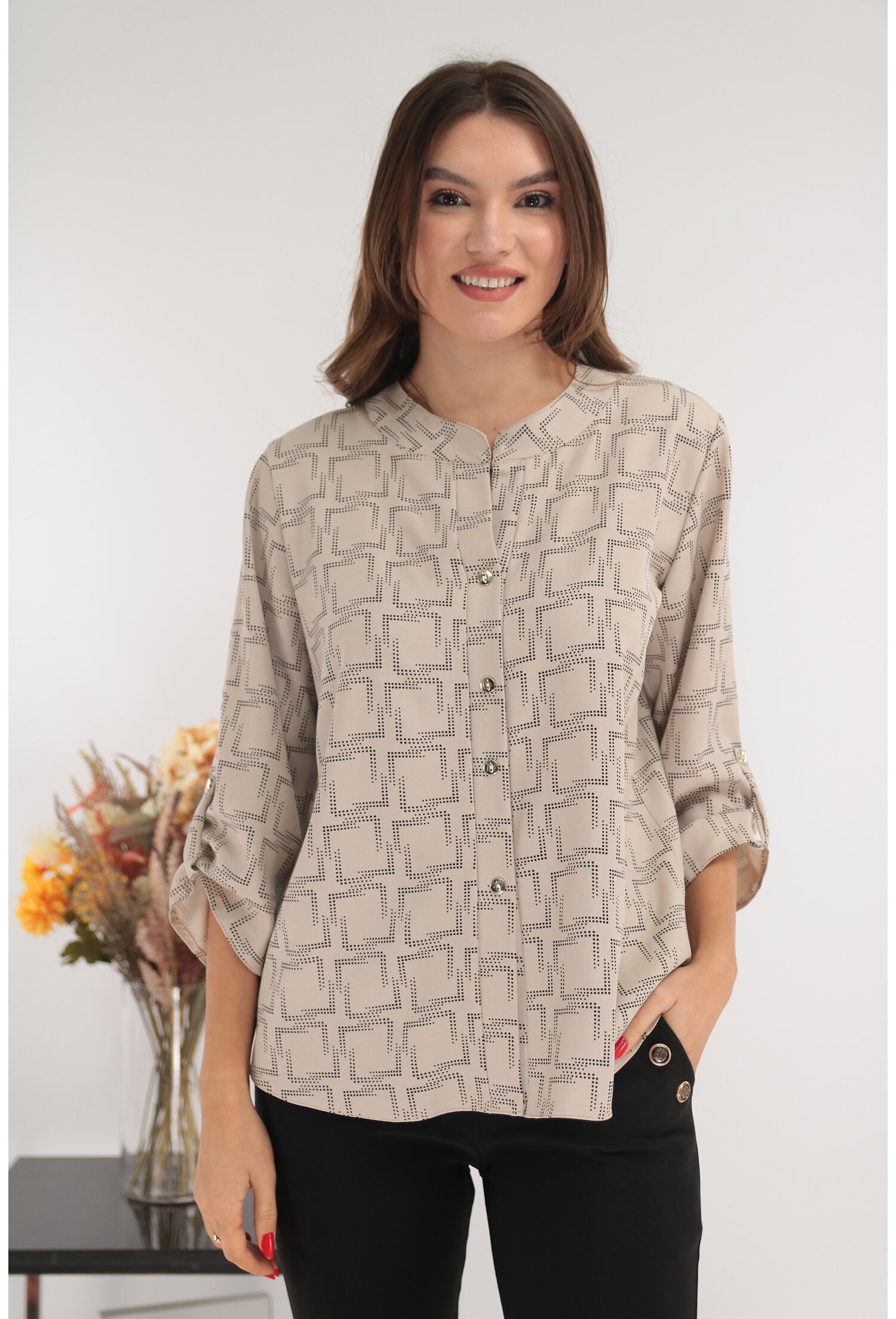 Bluza bej tip camasa cu print abstract discret