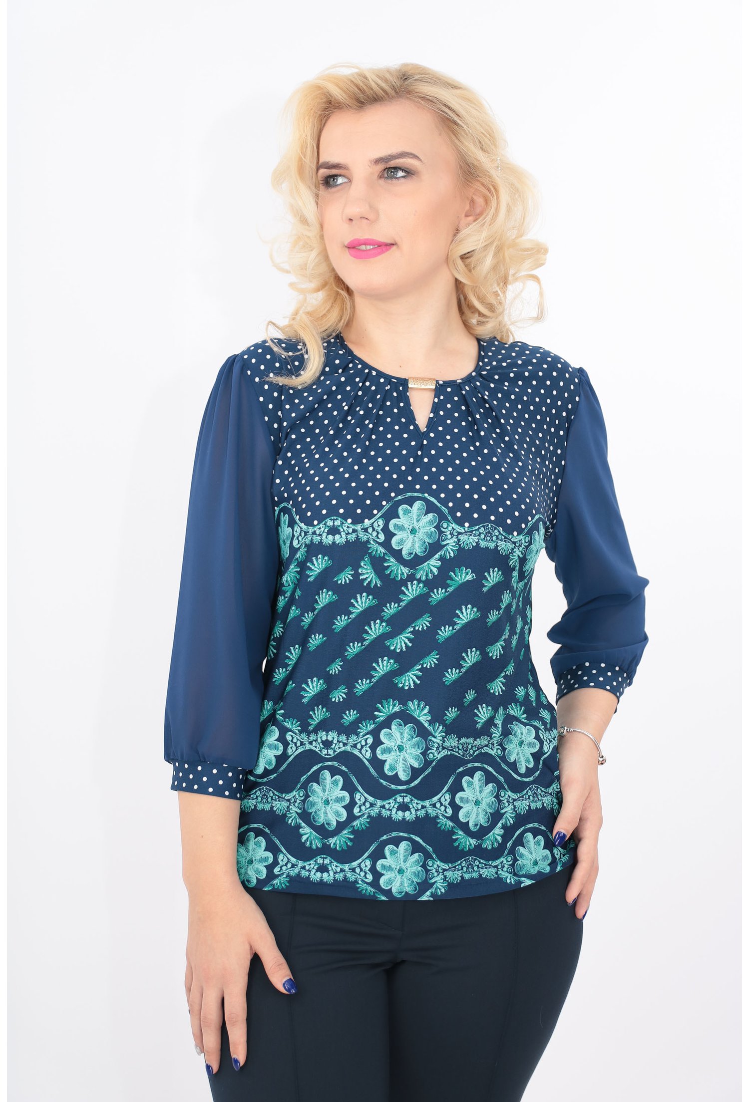 Bluza bleumarin cu buline aqua