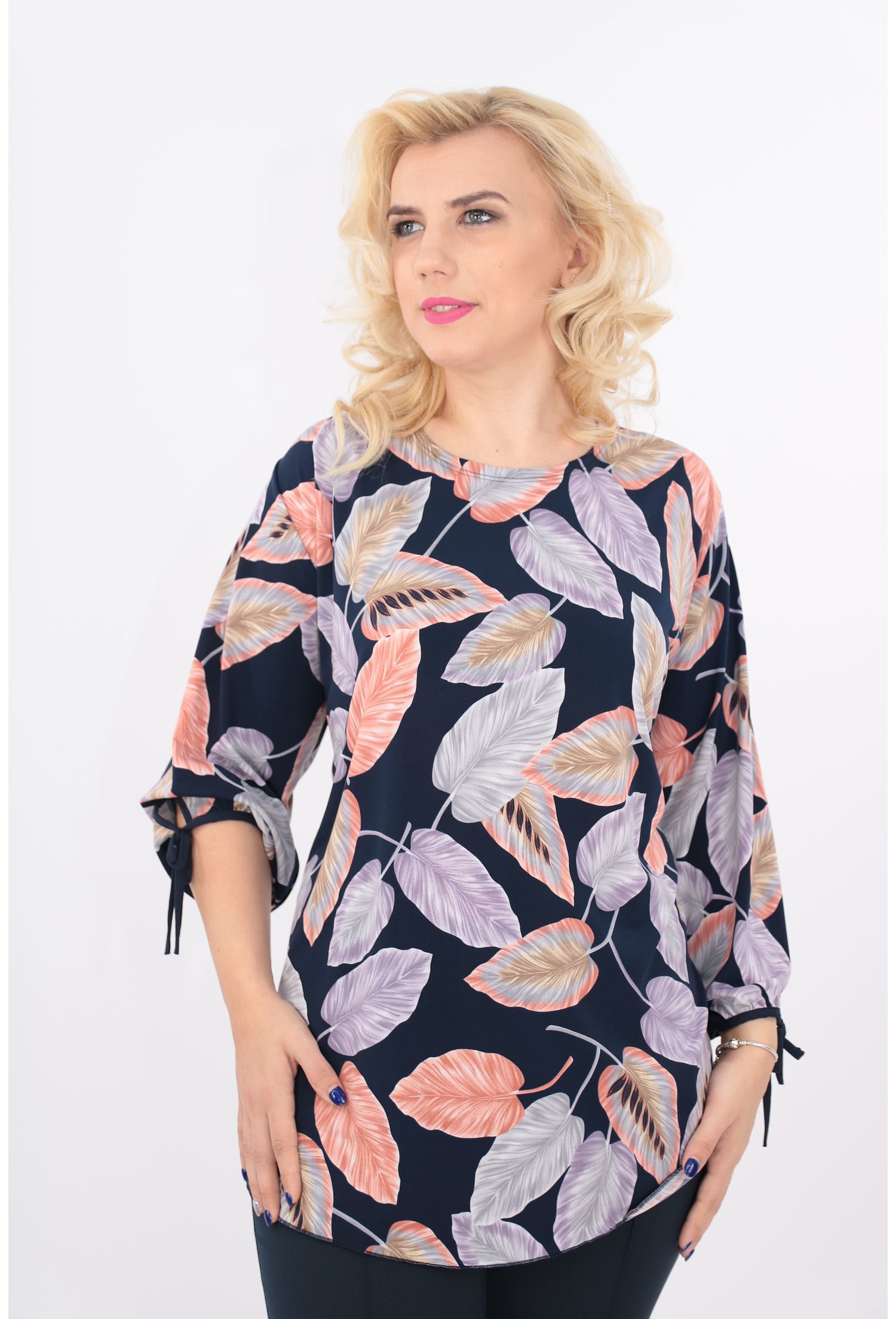 Bluza bleumarin cu frunza colorate
