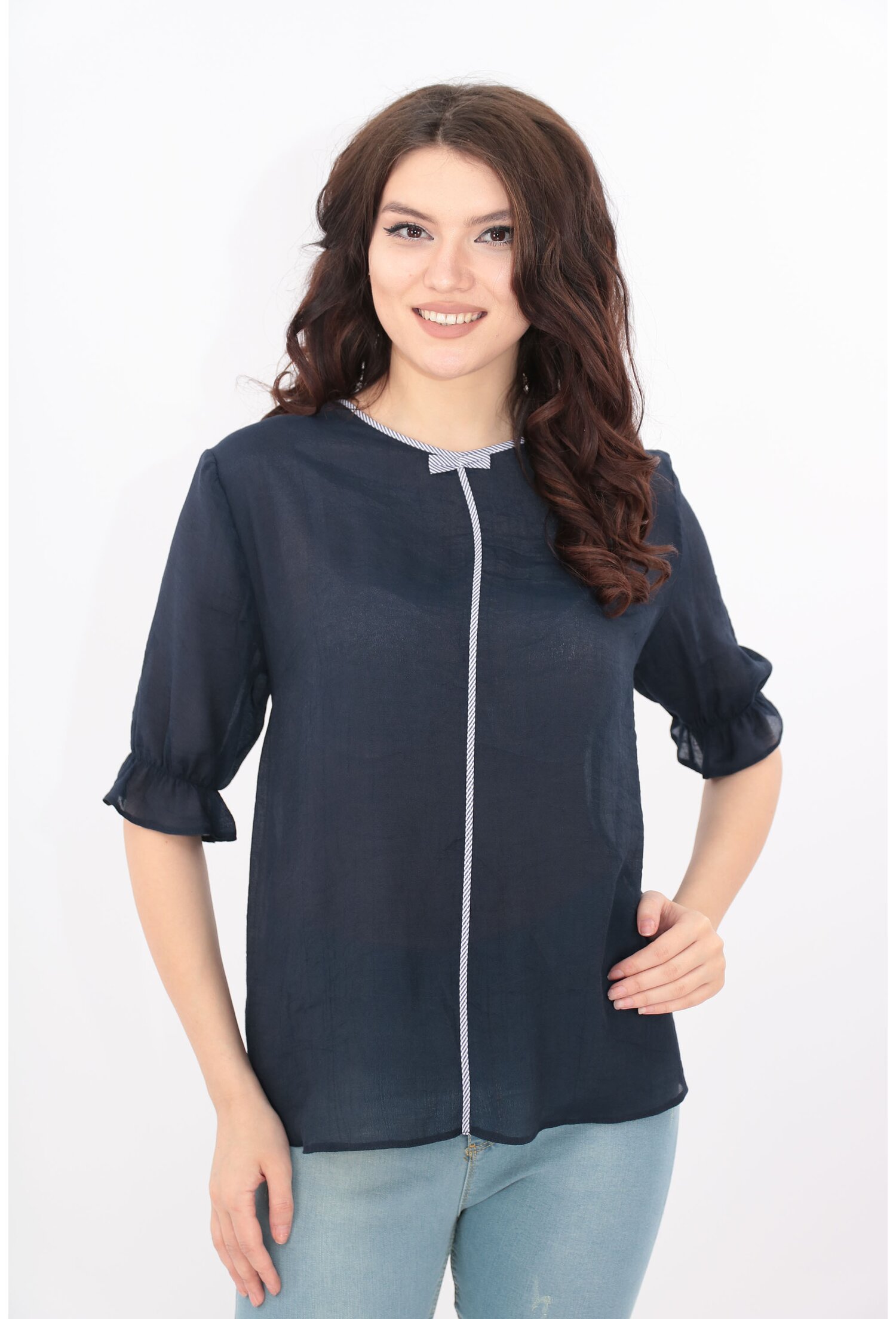 Bluza bleumarin cu garnitura alba