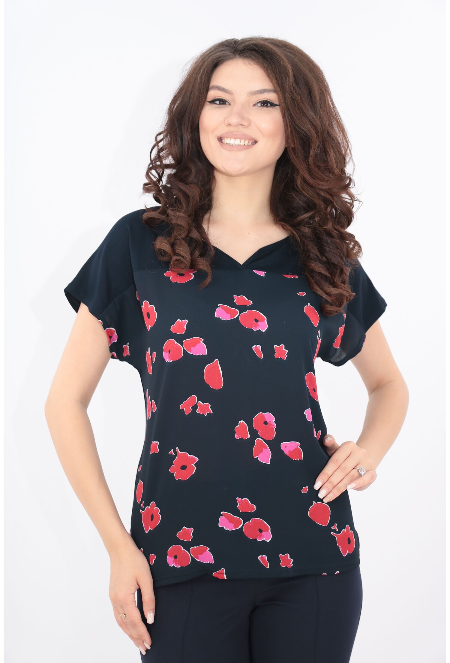 Bluza bleumarin cu imprimeu floral fucsia