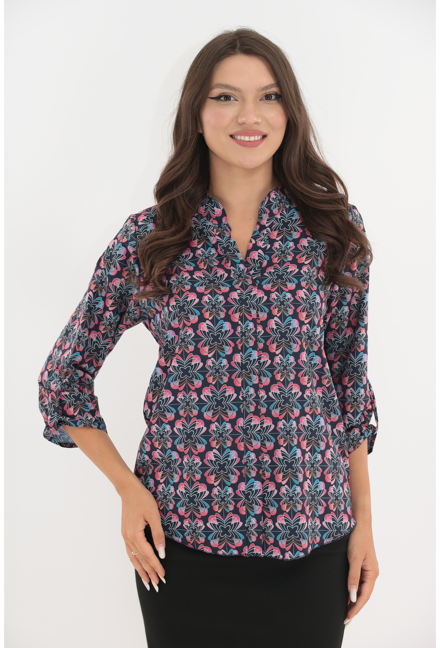 Bluza bleumarin cu print abstract roz