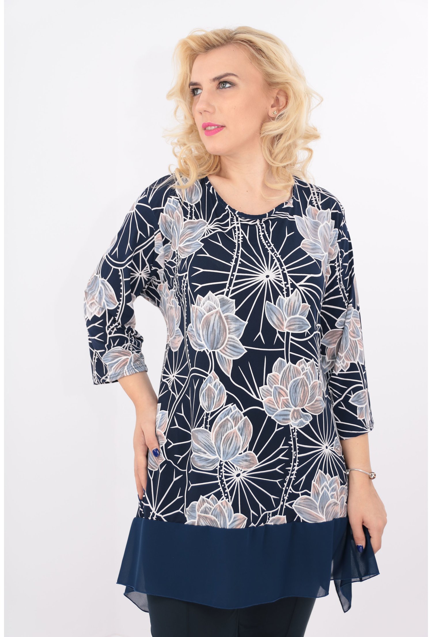 Bluza bleumarin cu print floral bleu