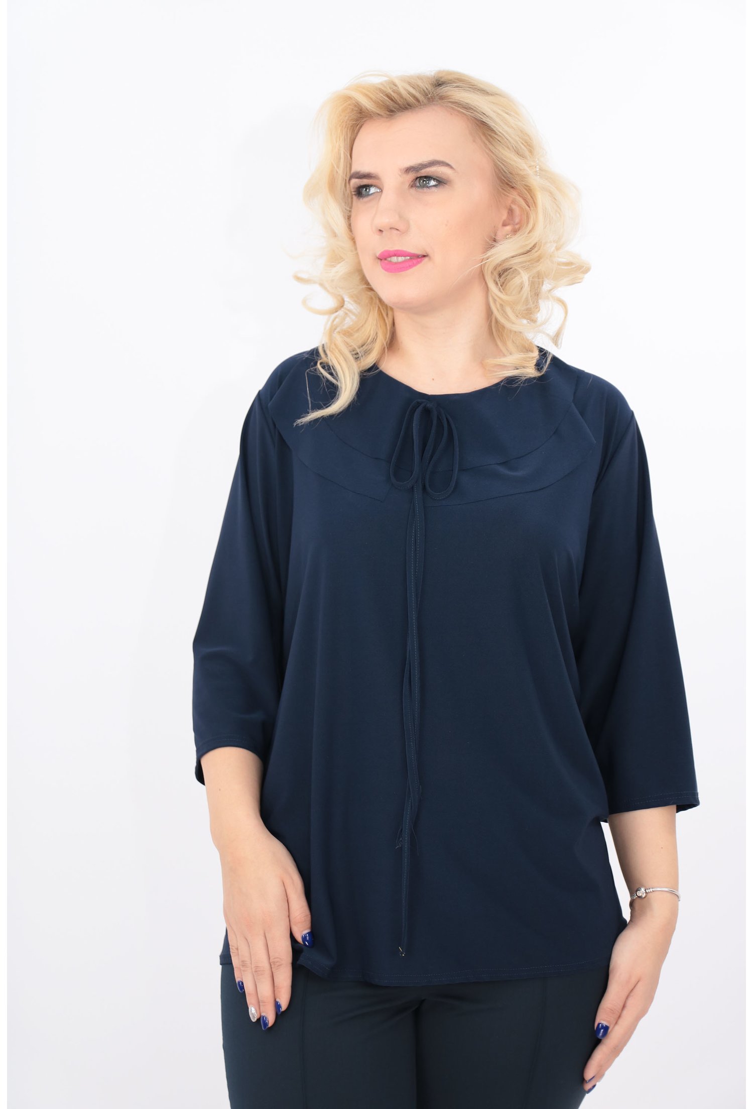 Bluza bleumarin cu volane