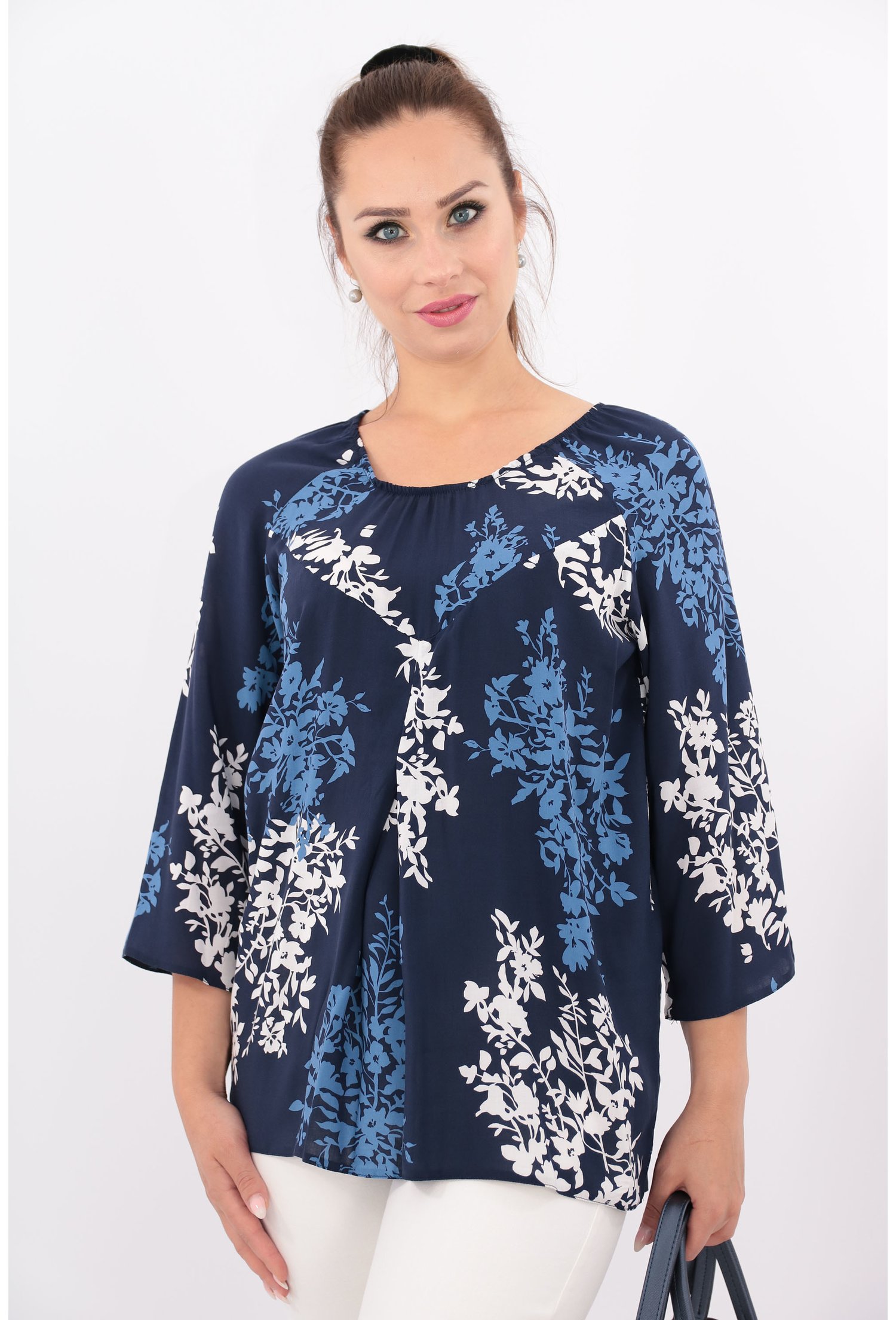 Bluza bleumarin din bumbac cu print floral
