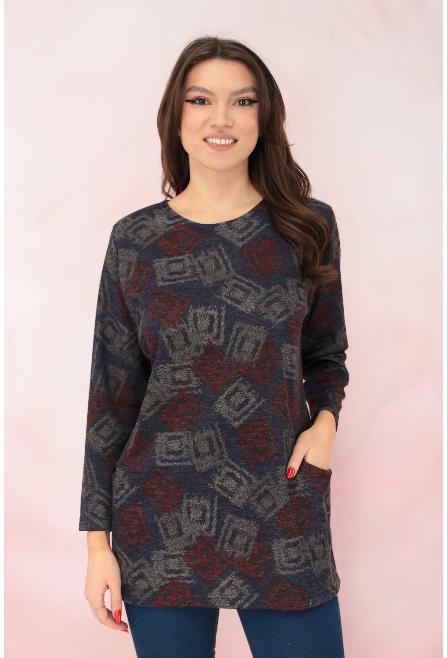 Bluza bleumarin din jerse cu print abstract gri si buzunare