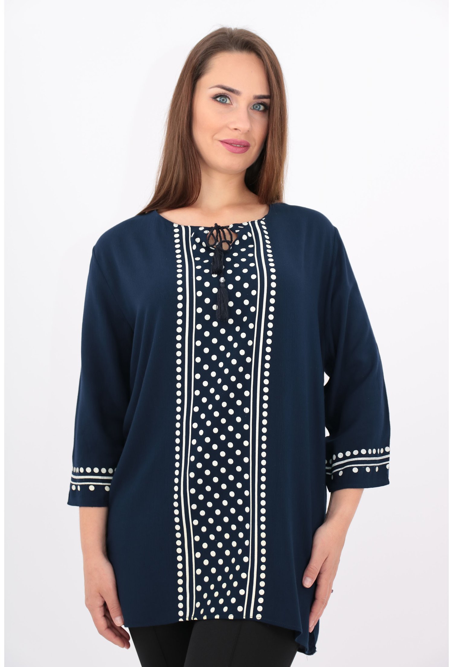 Bluza bleumarin din vascoza cu buline