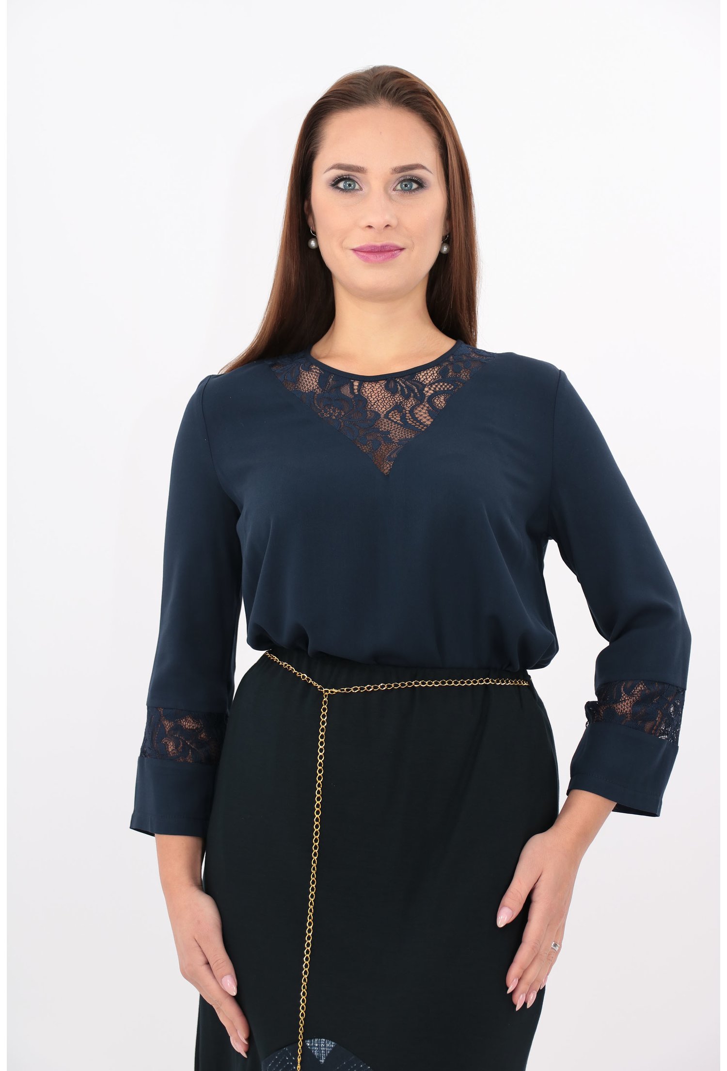 Bluza bleumarin din vascoza cu dantela