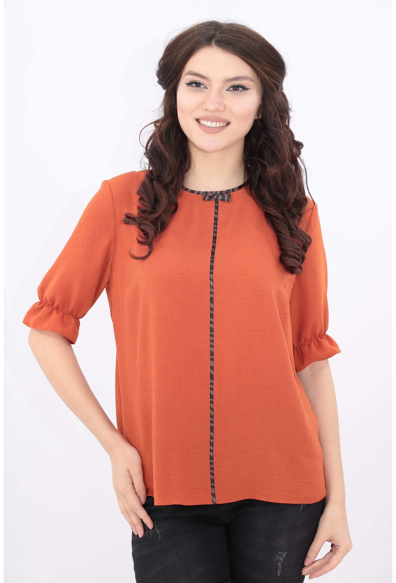 Bluza caramizie cu garnitura satinata maro