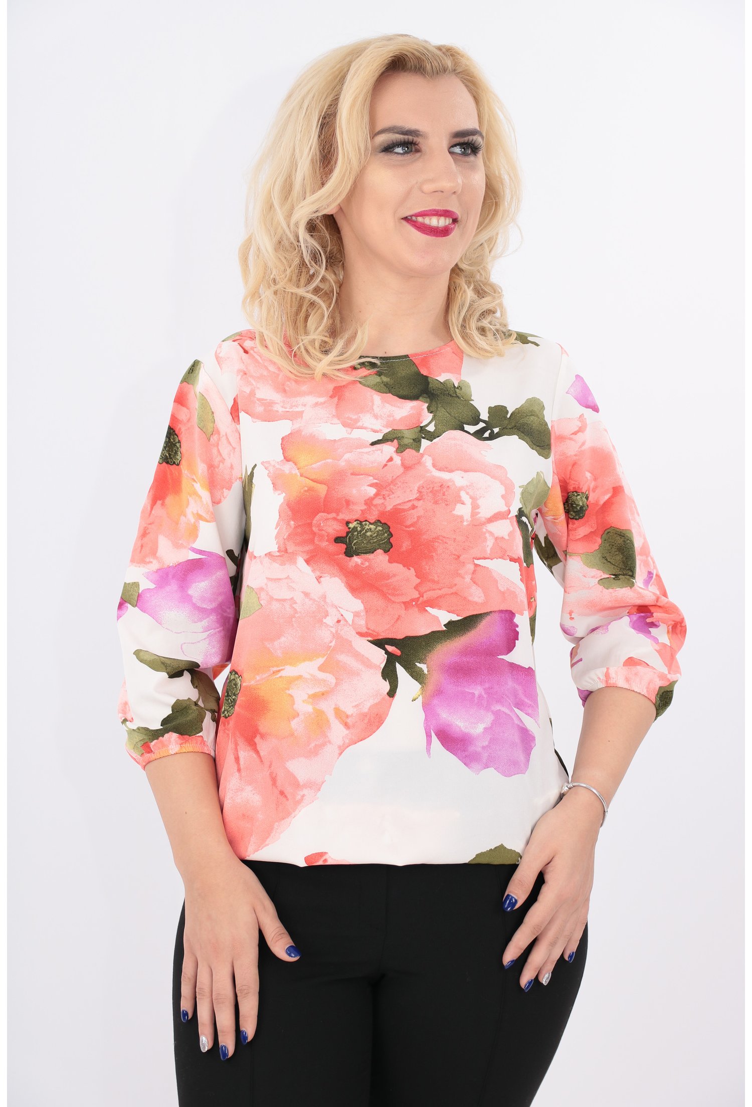 Bluza cu flori maxi roz