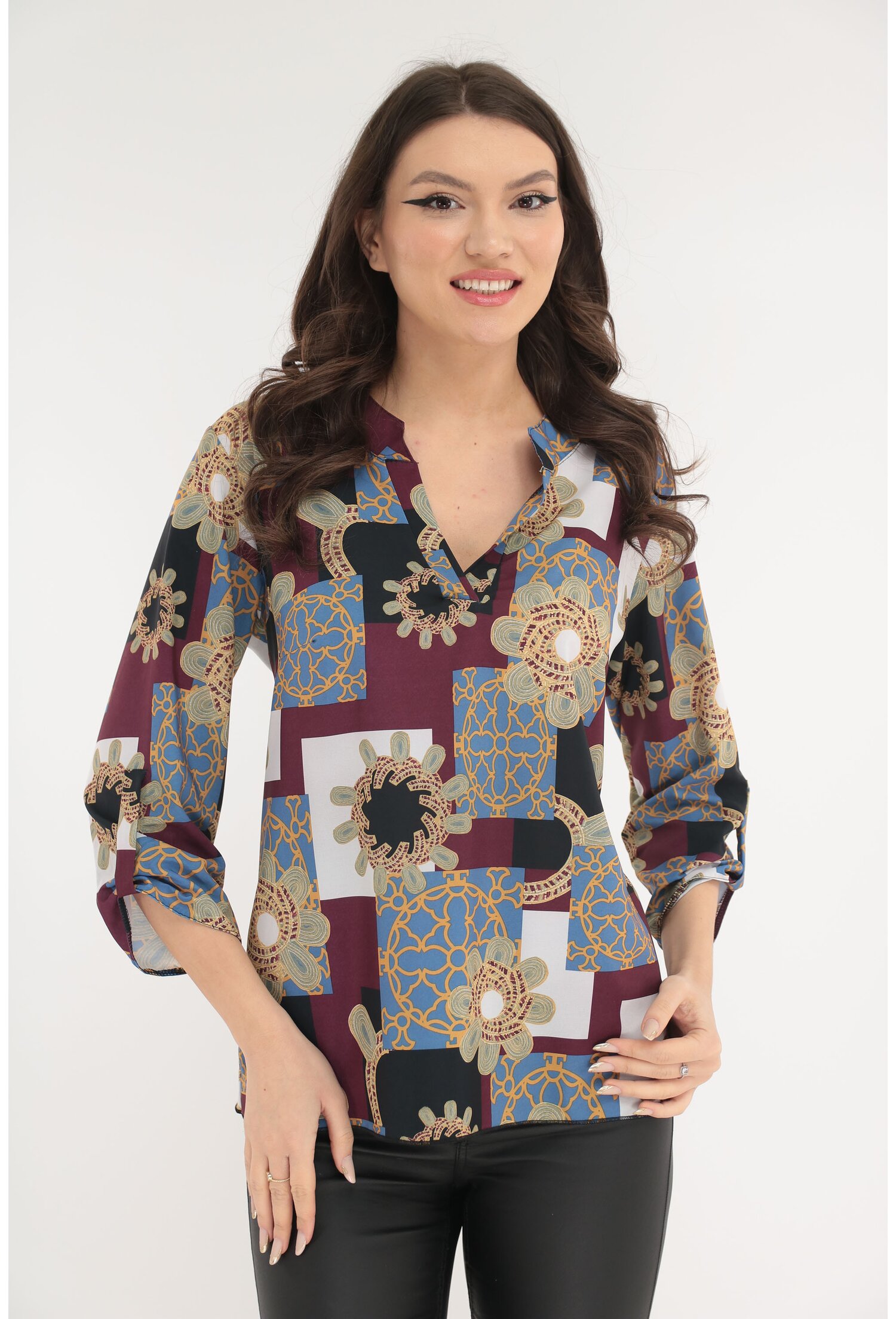 Bluza cu guler tunica si imprimeu abstract bleu-bordo