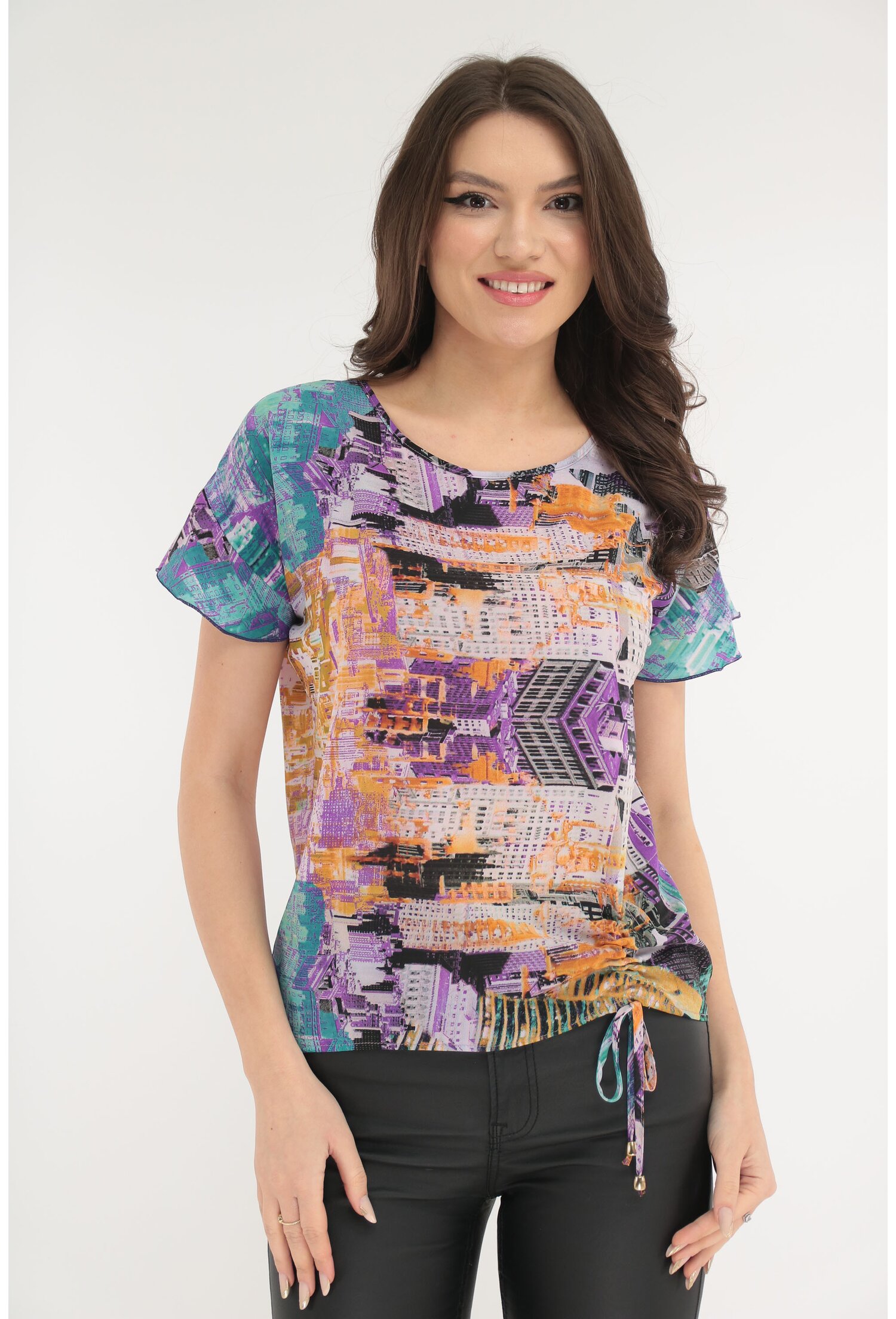 Bluza cu print abstract mov si cu siret lateral