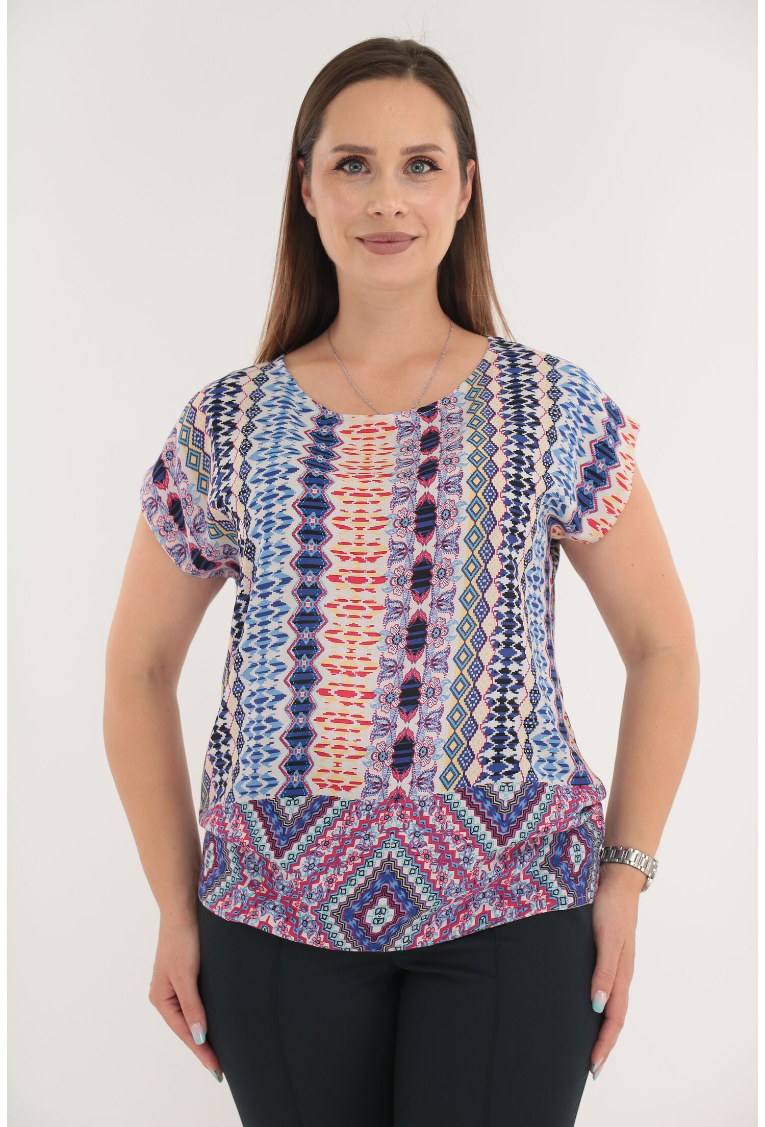 Bluza din vascoza cu print geometric multicolor si bordura la tiv