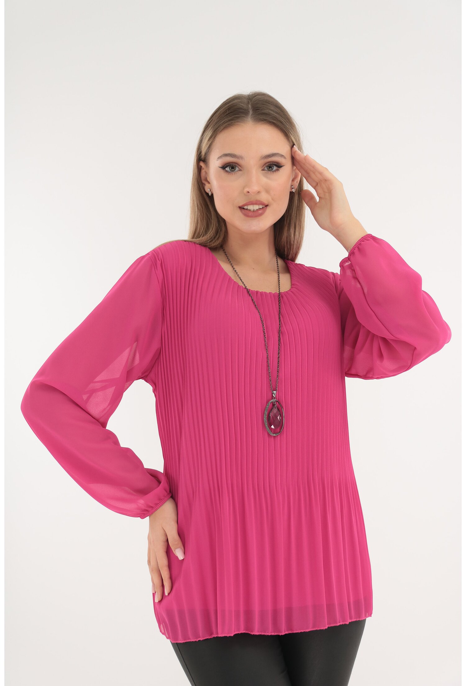 Bluza din voal plisat fucsia cu lantisor