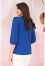 Bluza eleganta albastra cu decupaj si accesoriu la decolteu