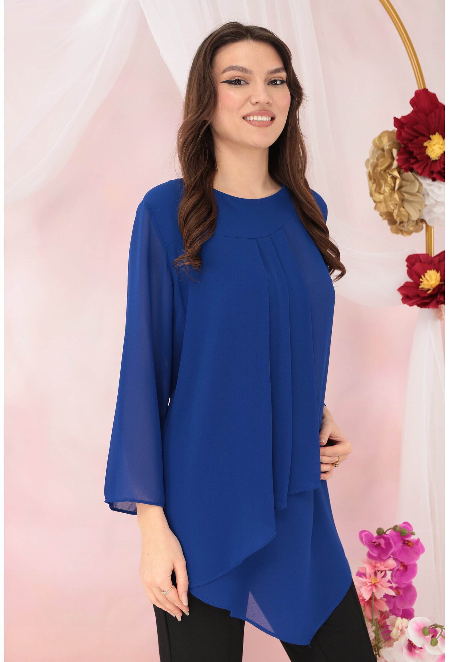 Bluza eleganta din voal albastru-regal cu pliuri la decolteu