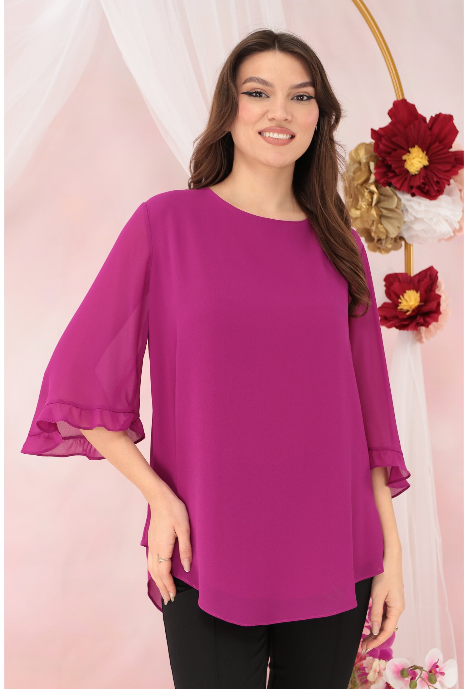 Bluza eleganta din voal magenta cu volanase la maneci