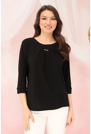 Bluza eleganta neagra cu pliuri si accesoriu argintiu la decolteu
