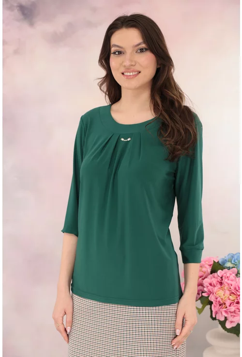 Bluza eleganta verde cu pliuri si accesoriu argintiu la decolteu
