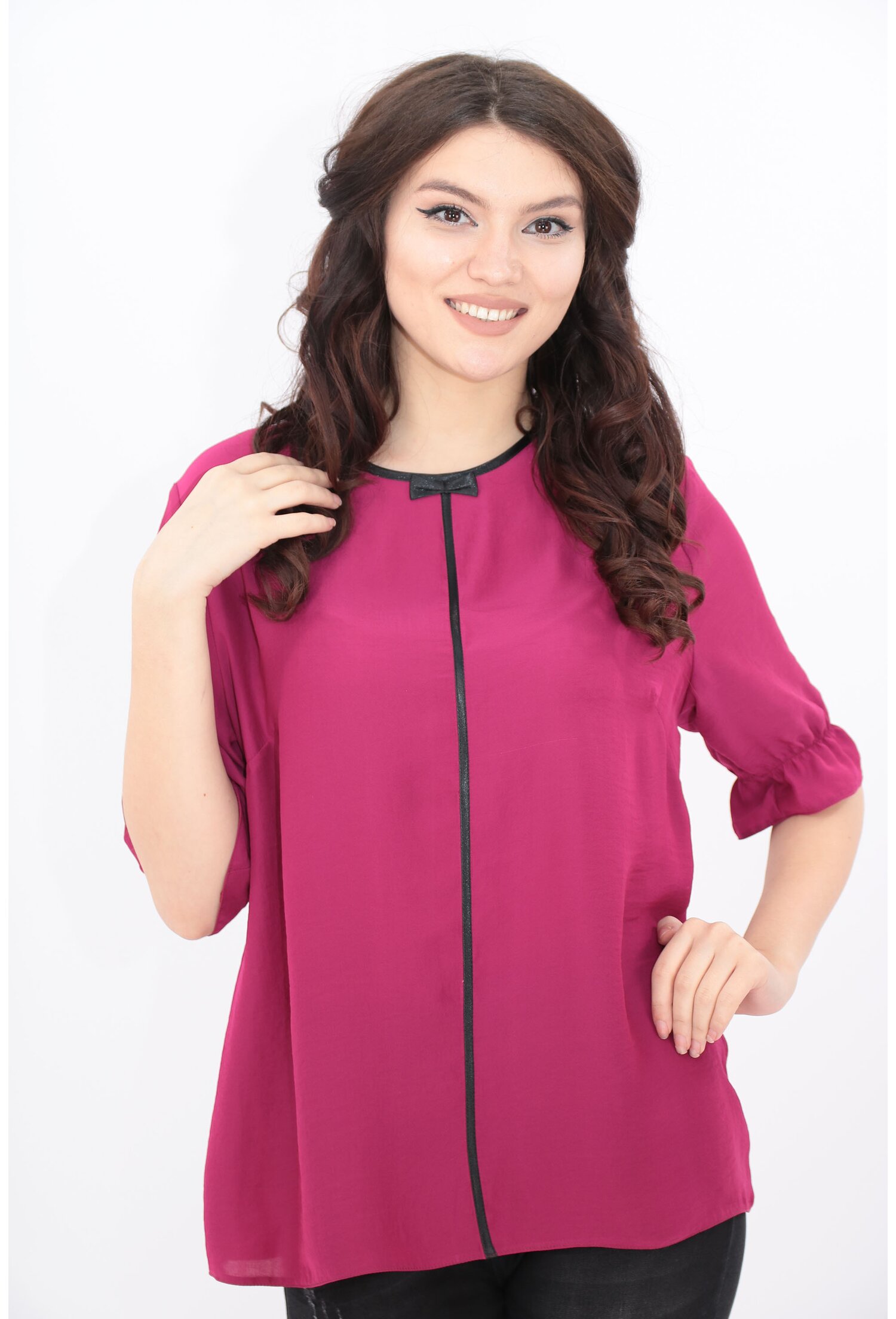 Bluza fucsia cu garnitura satinata neagra