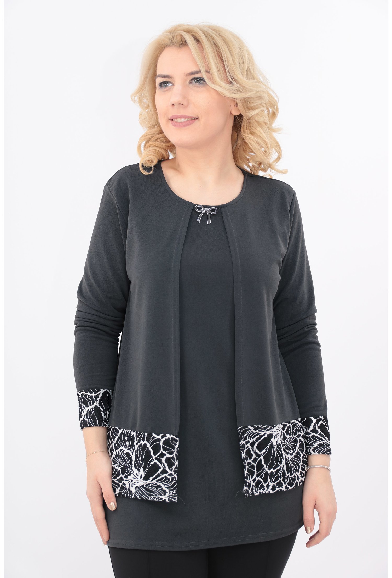 Bluza gri cu garnitura din dantela