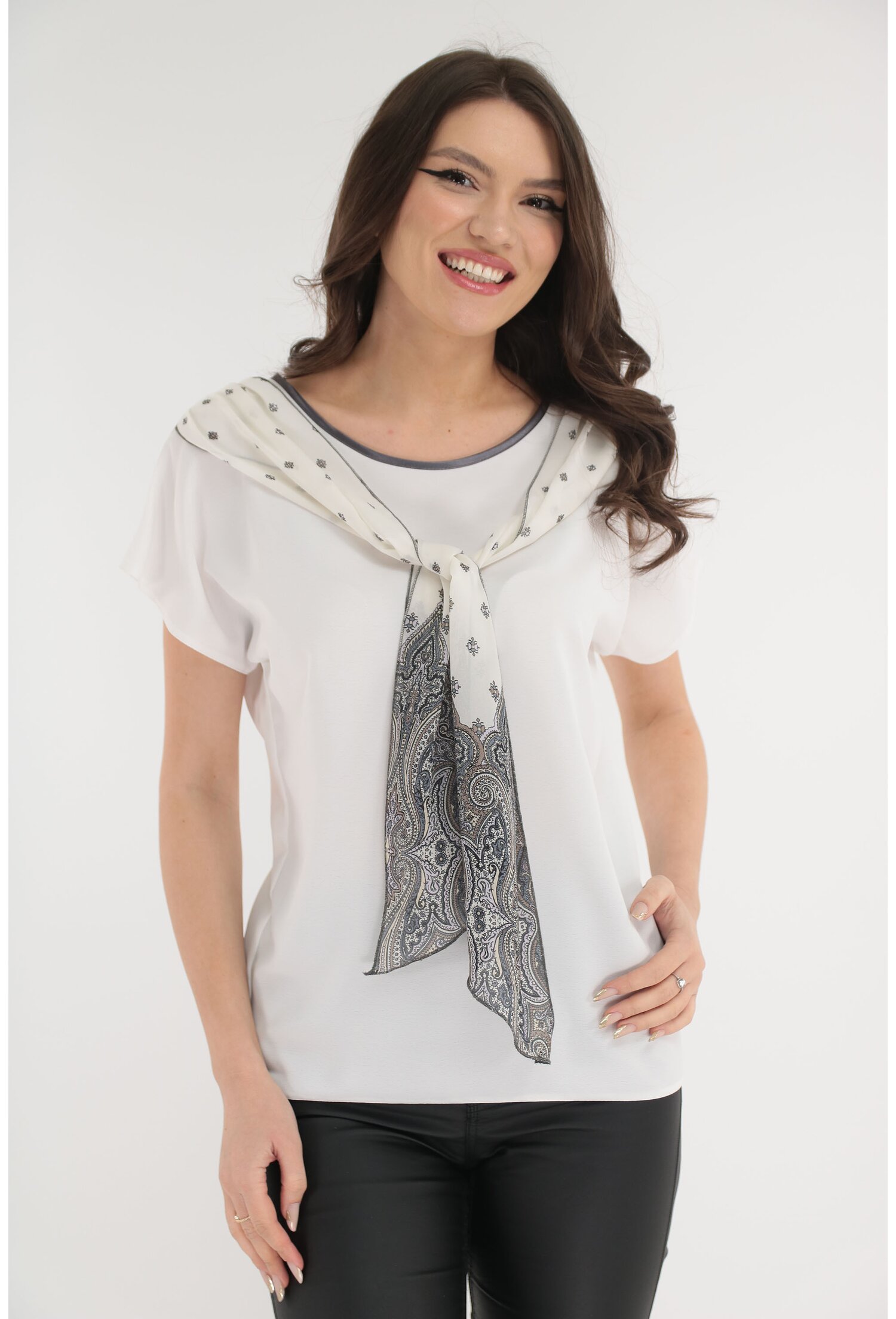 Poze Bluza lejera alba cu esarfa bordurata