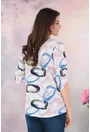 Bluza lejera alba cu imprimeu abstract roz-albastru