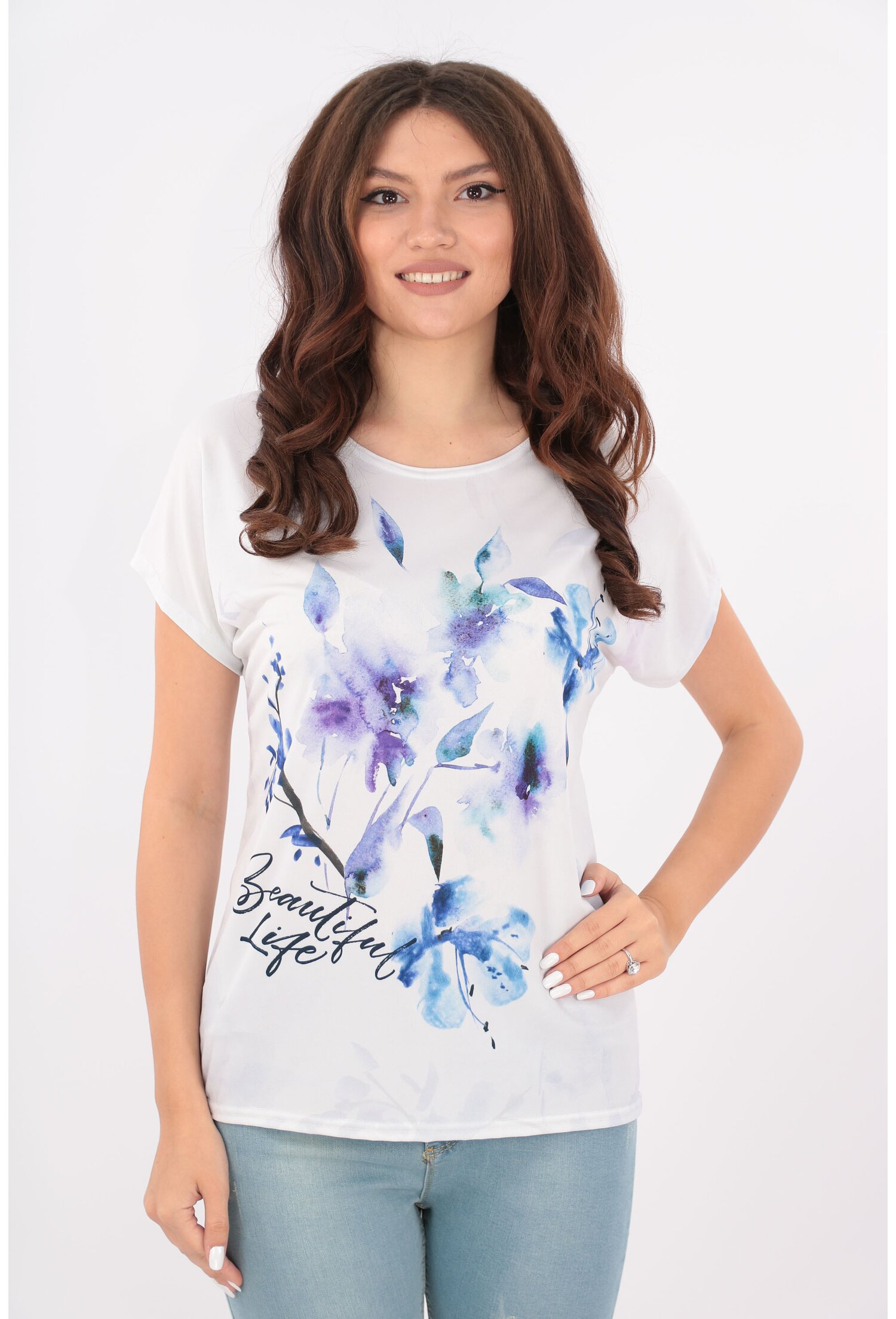 Bluza lejera alba cu print floral mov-albastru
