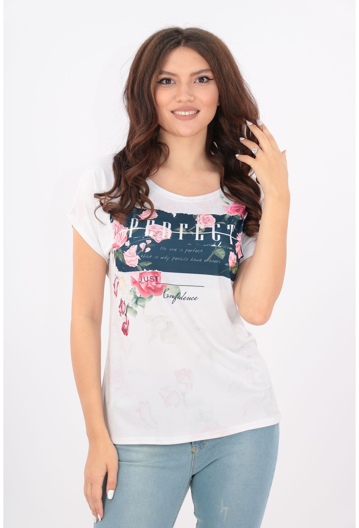 Bluza lejera alba cu trandafiri roz si text - Bluze casual