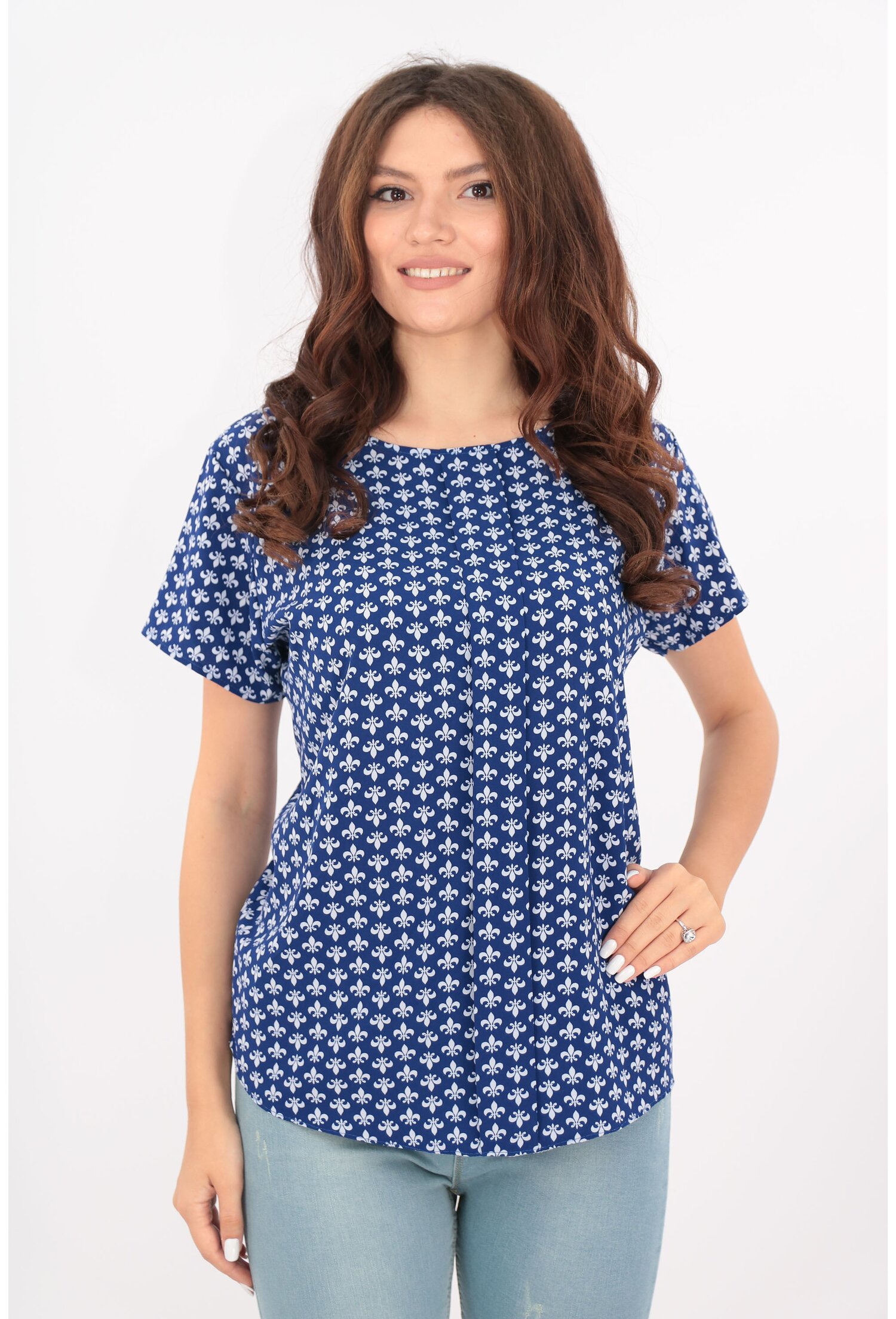Bluza lejera albastra cu print abstract alb