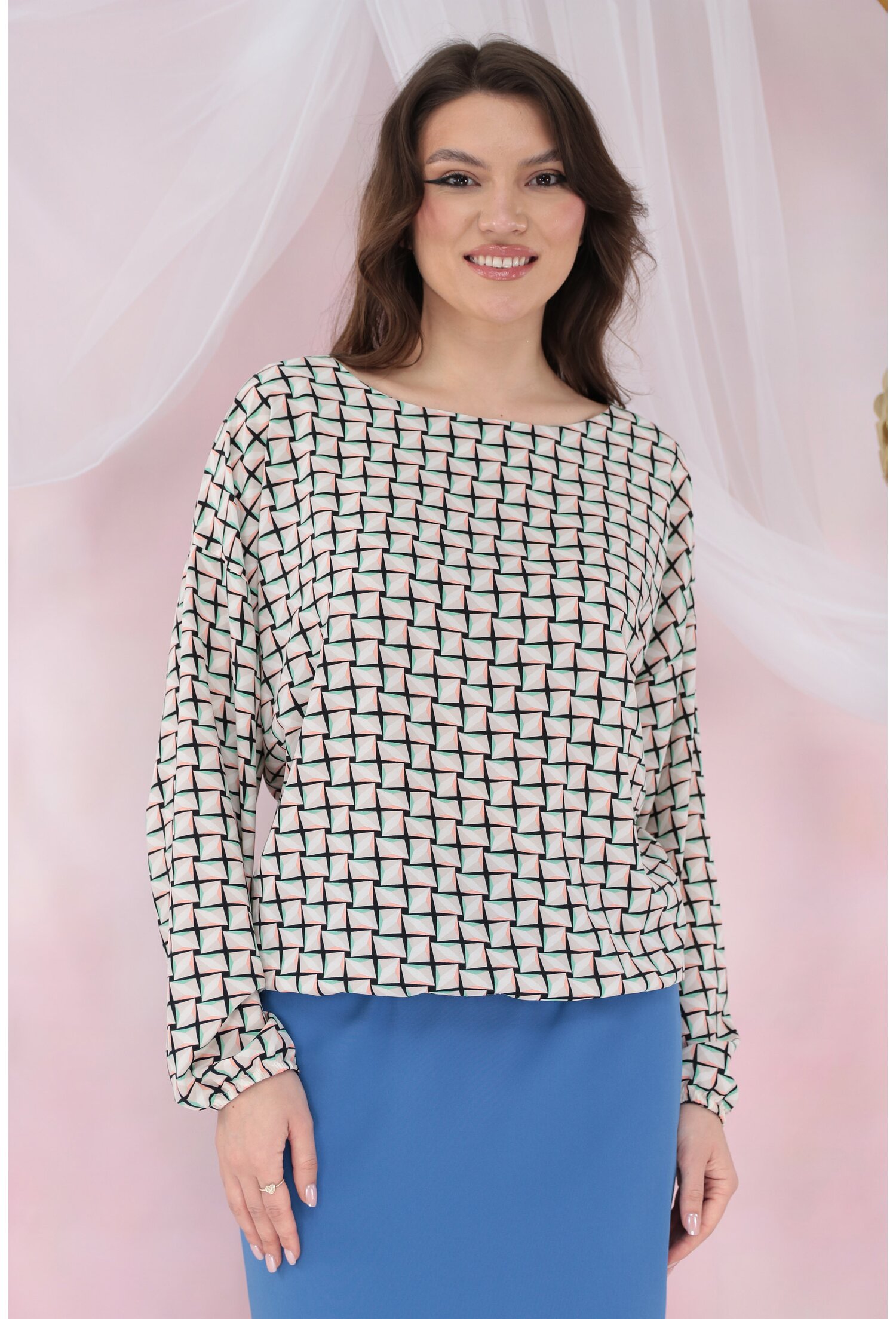 Bluza lejera cu imprimeu geometric bej