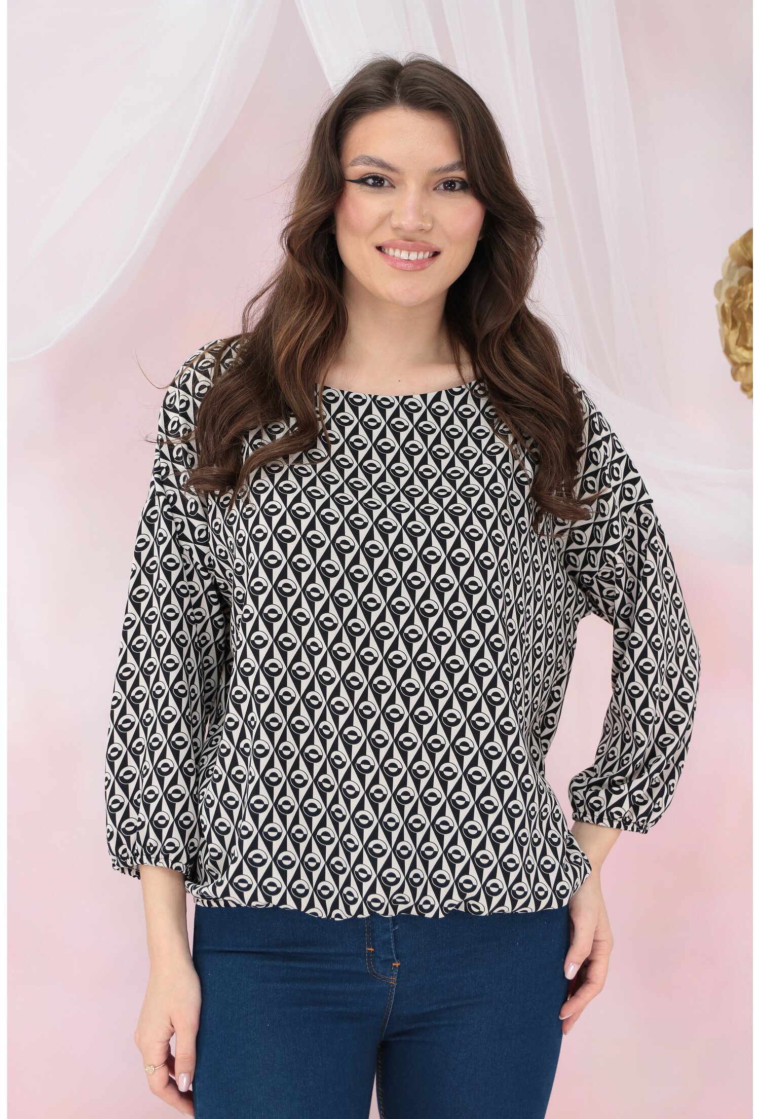 Bluza lejera cu imprimeu geometric bej-negru
