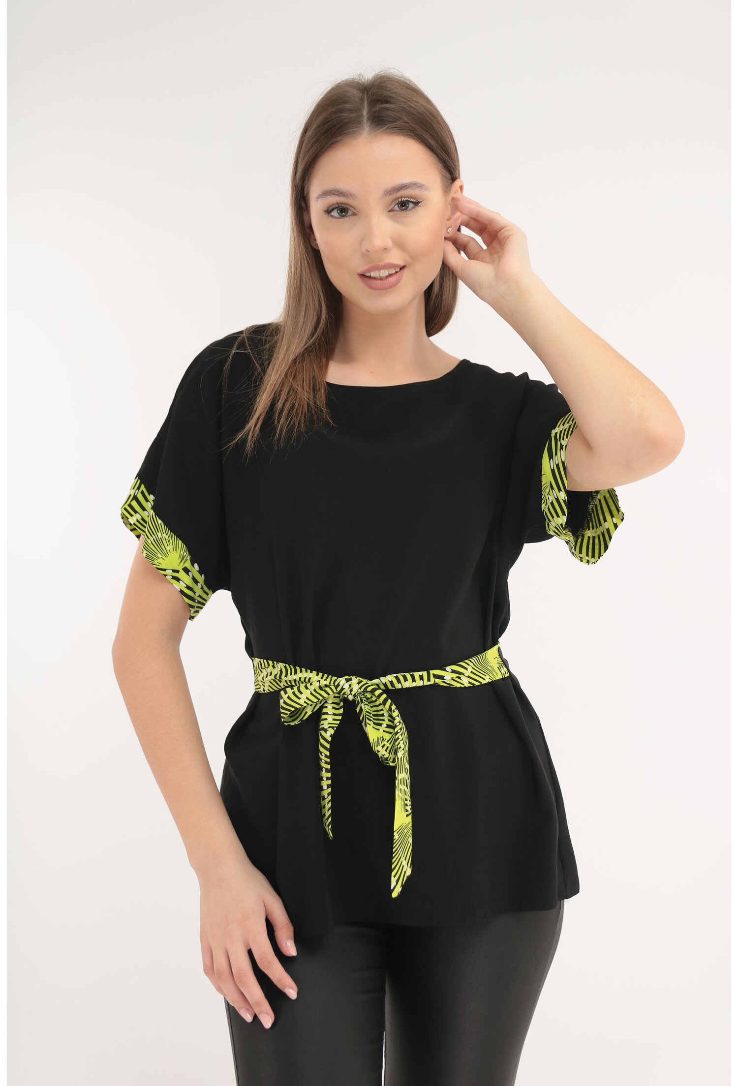 Bluza lejera neagra cu cordon verde deschis