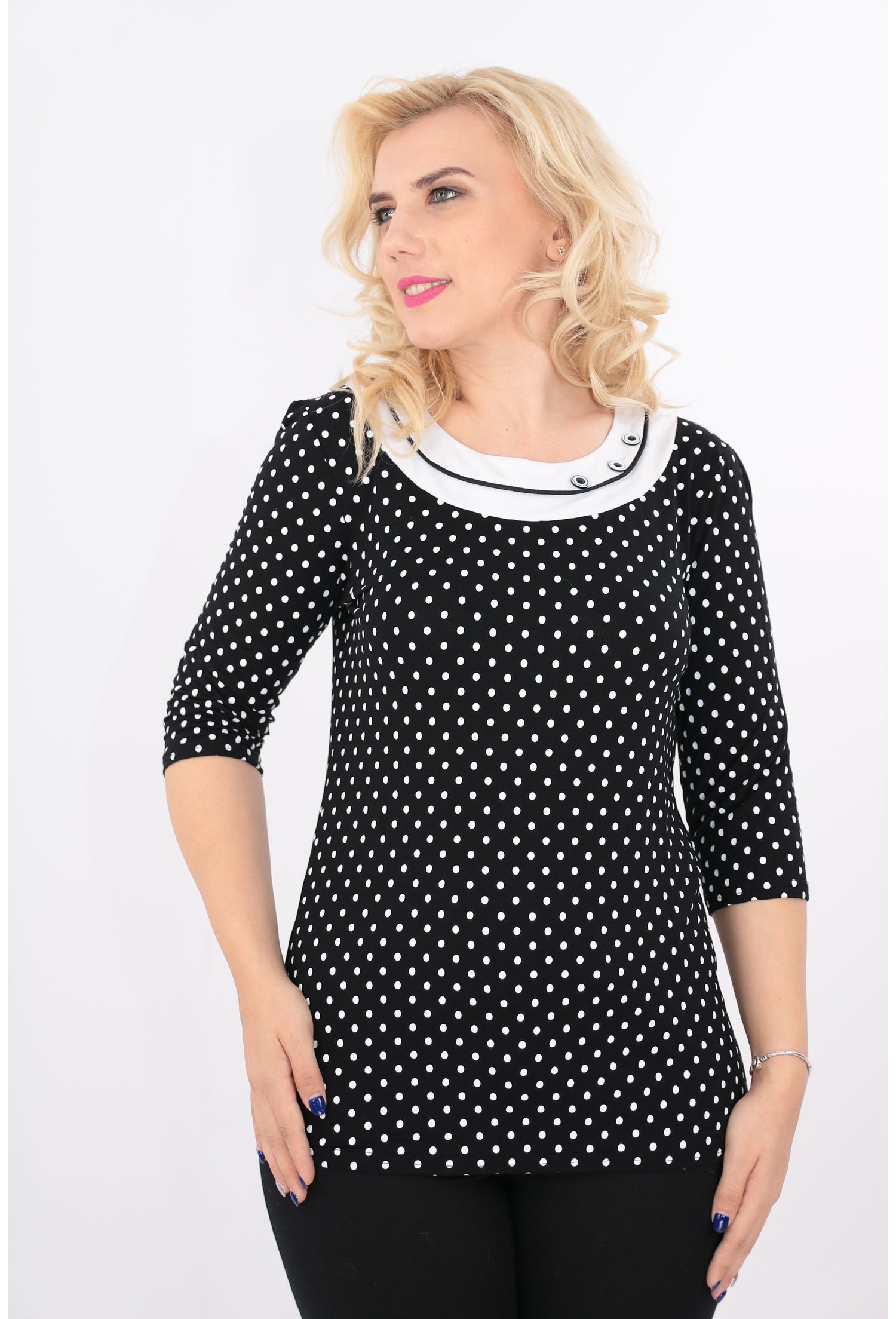 Bluza neagra cu buline albe si nasturi