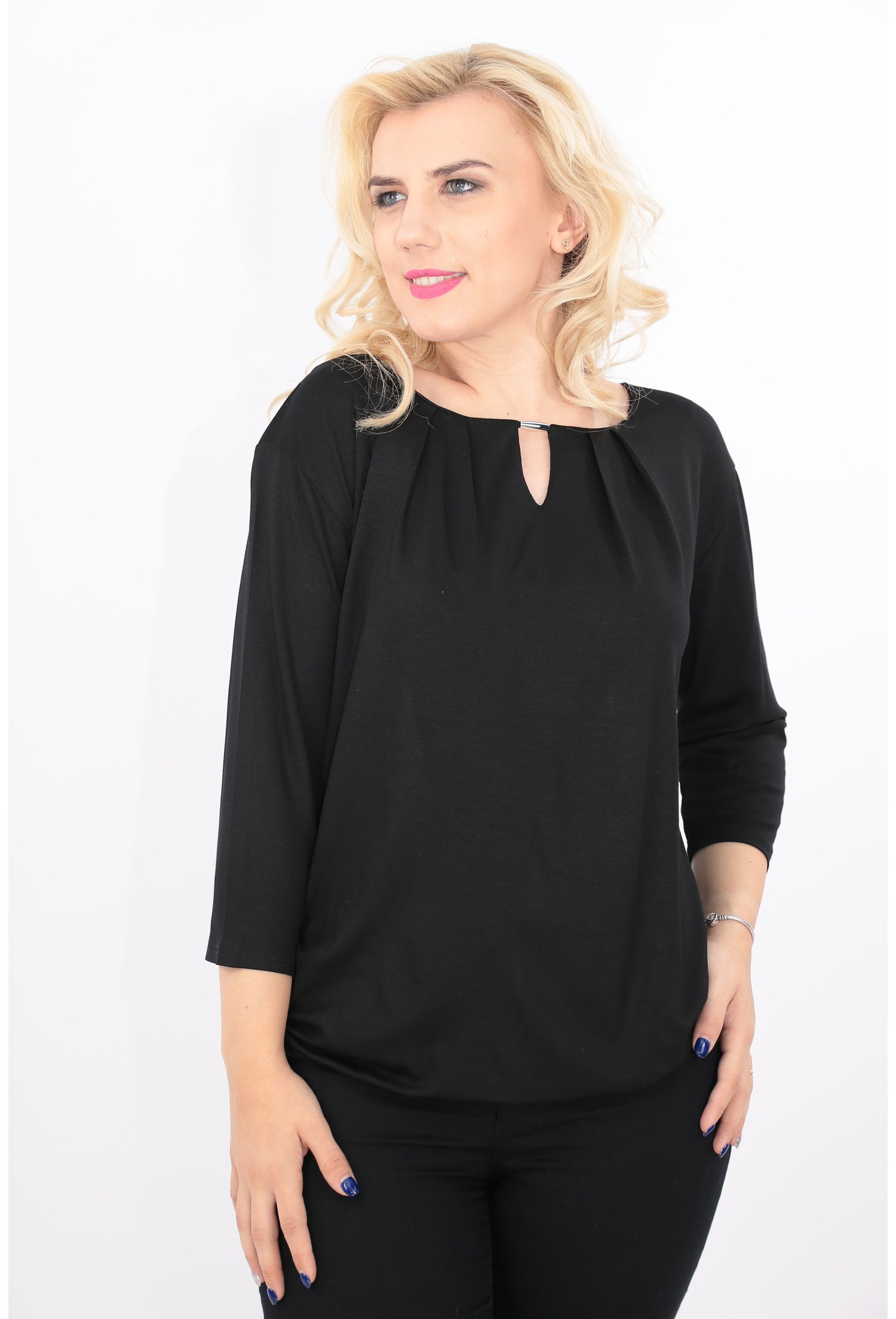 Bluza neagra cu catarama argintie
