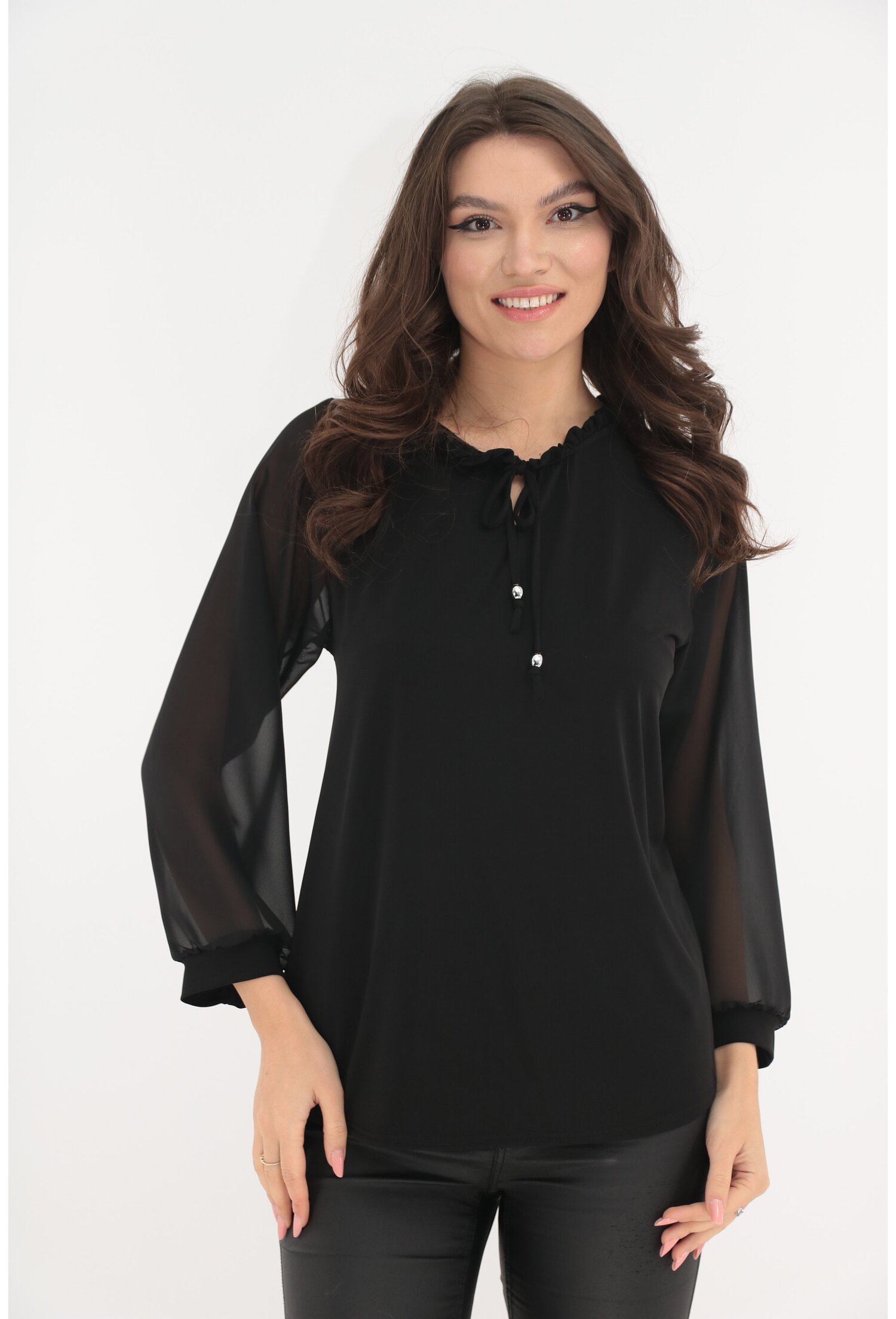 Bluza neagra cu guler incretit