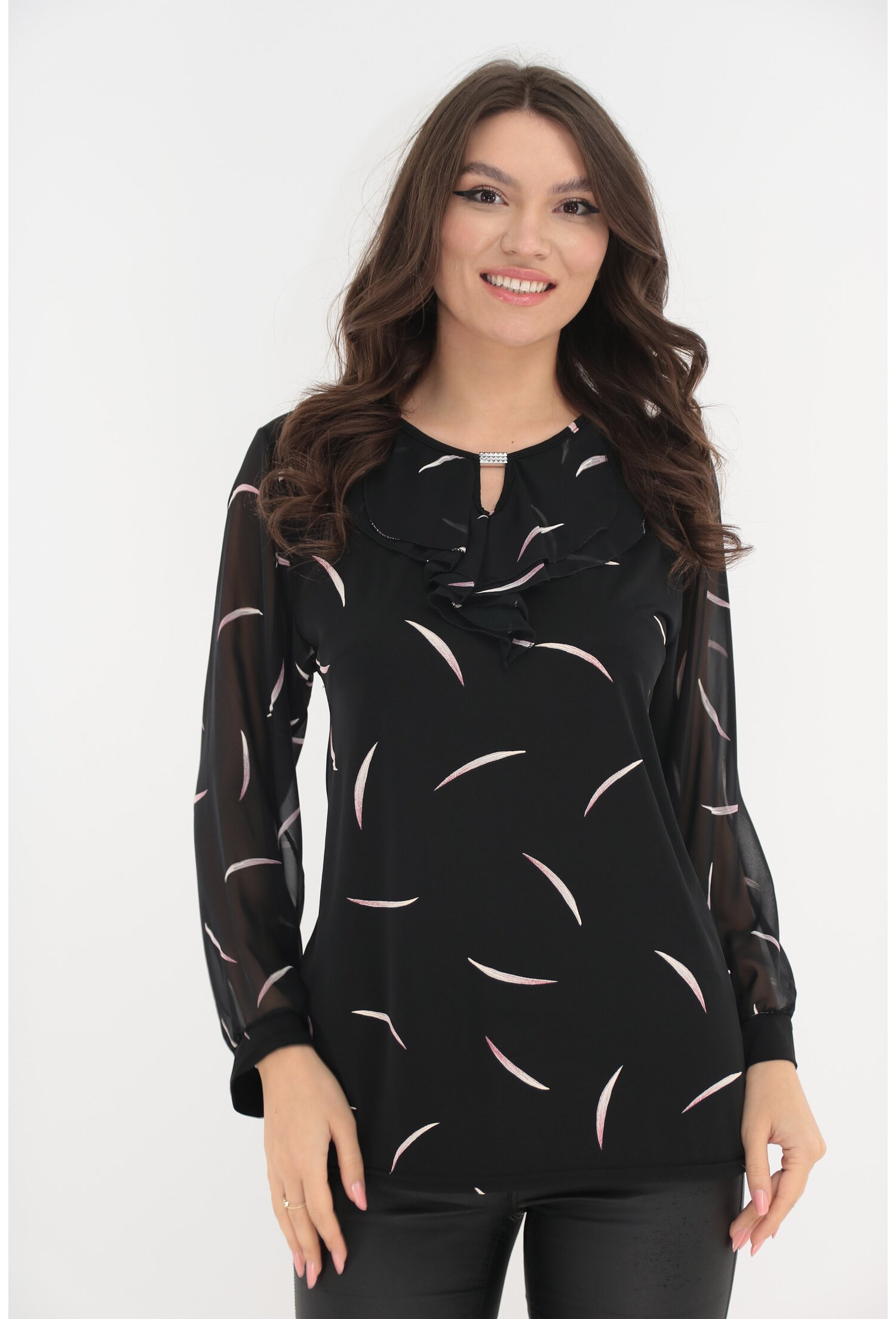 Bluza neagra cu model abstract si volanase la decolteu