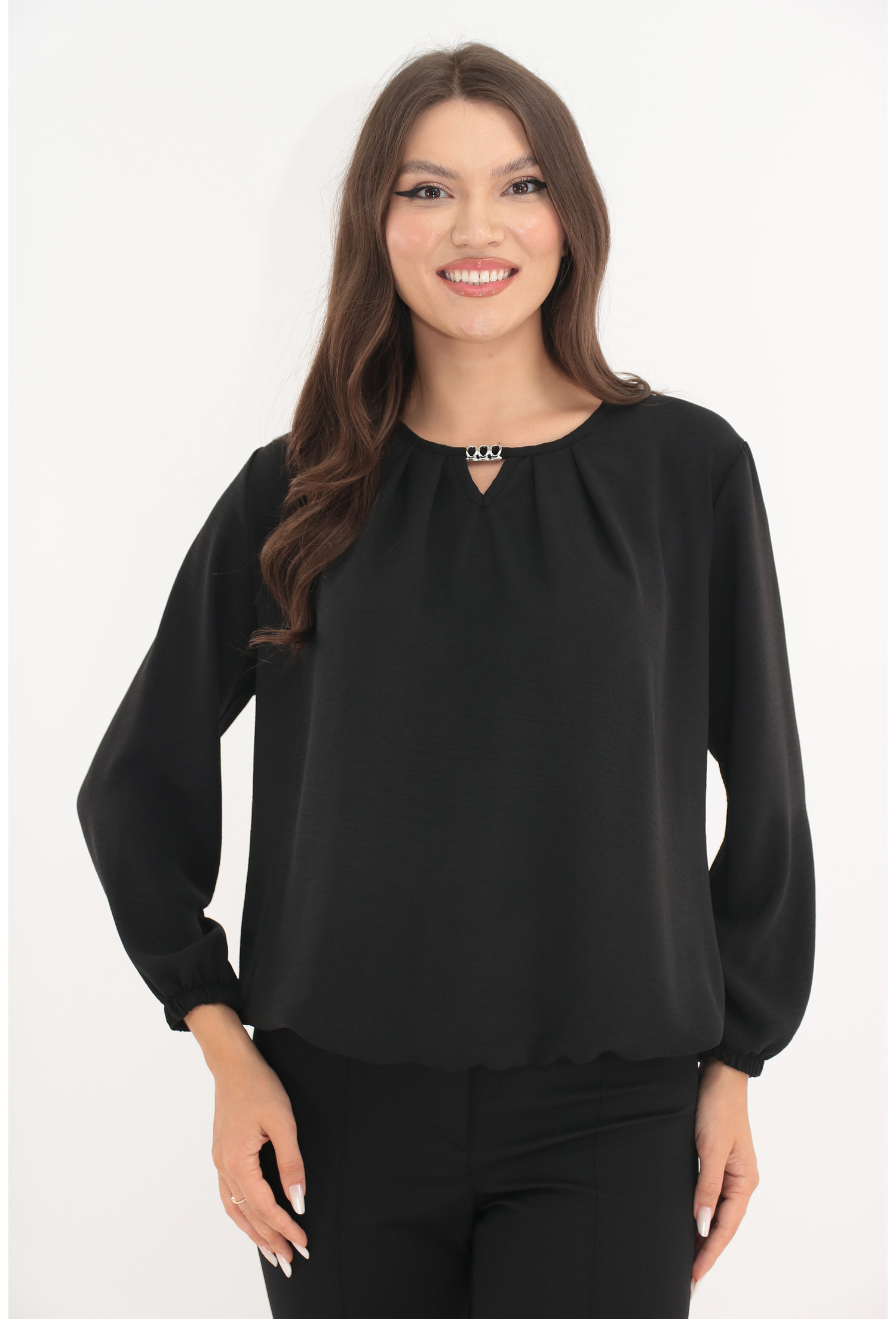 Poze Bluza neagra cu pliuri si decupaj la decolteu